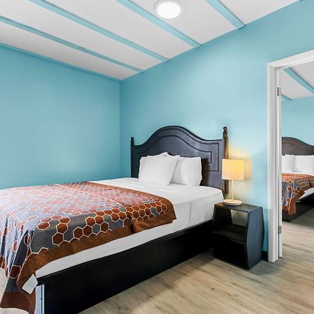Rodeway Inn & Suites North Hollywood Burbank Airport - Universal Area Los Angeles Ngoại thất bức ảnh