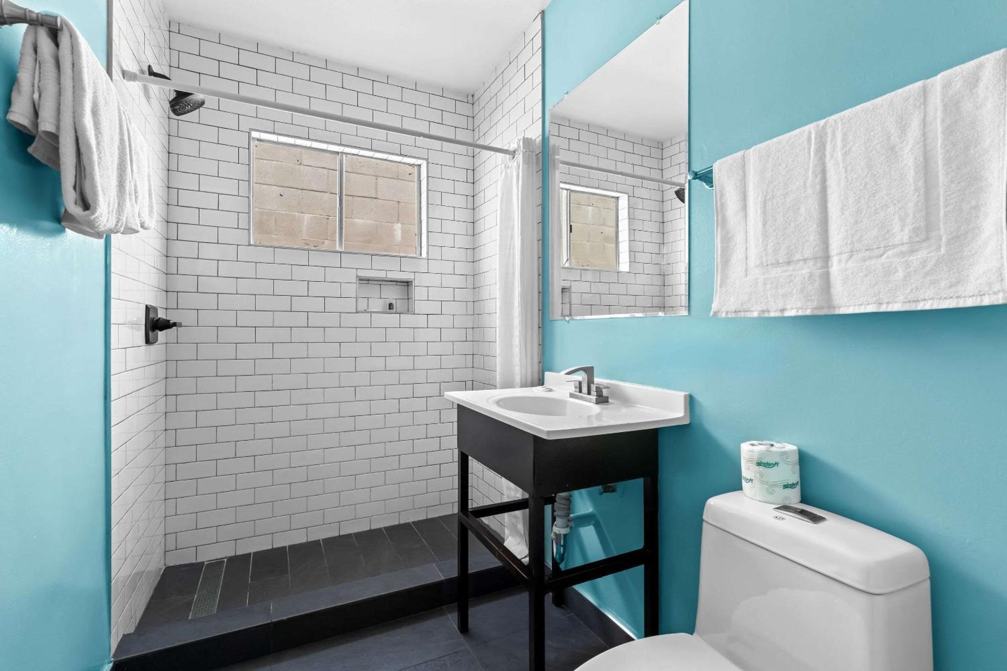 Rodeway Inn & Suites North Hollywood Burbank Airport - Universal Area Los Angeles Ngoại thất bức ảnh