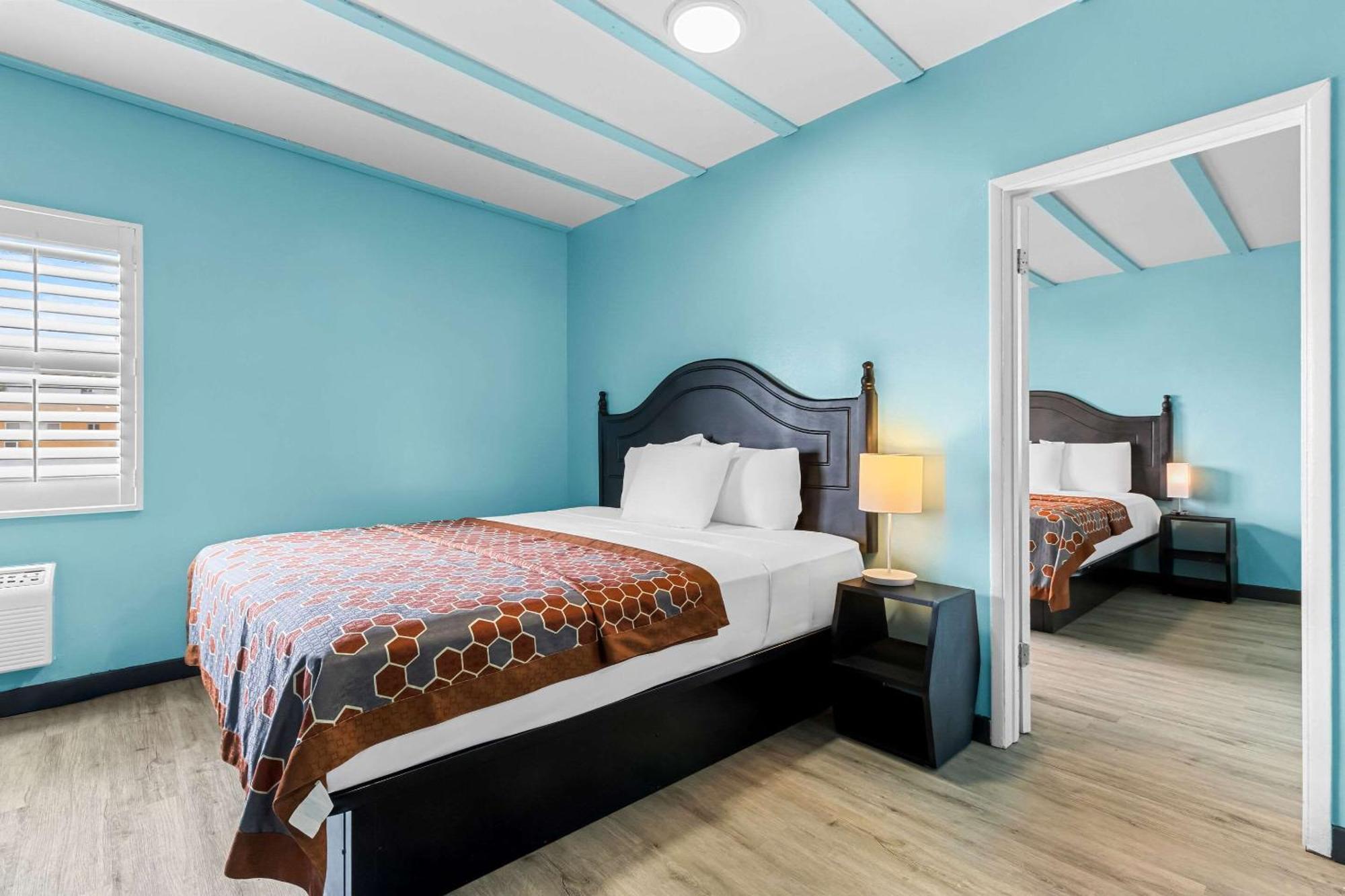 Rodeway Inn & Suites North Hollywood Burbank Airport - Universal Area Los Angeles Ngoại thất bức ảnh