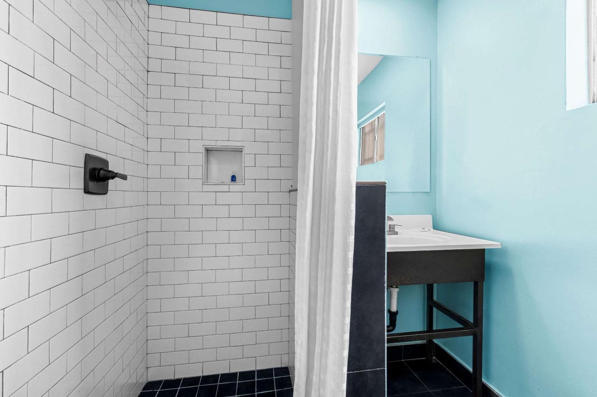 Rodeway Inn & Suites North Hollywood Burbank Airport - Universal Area Los Angeles Ngoại thất bức ảnh