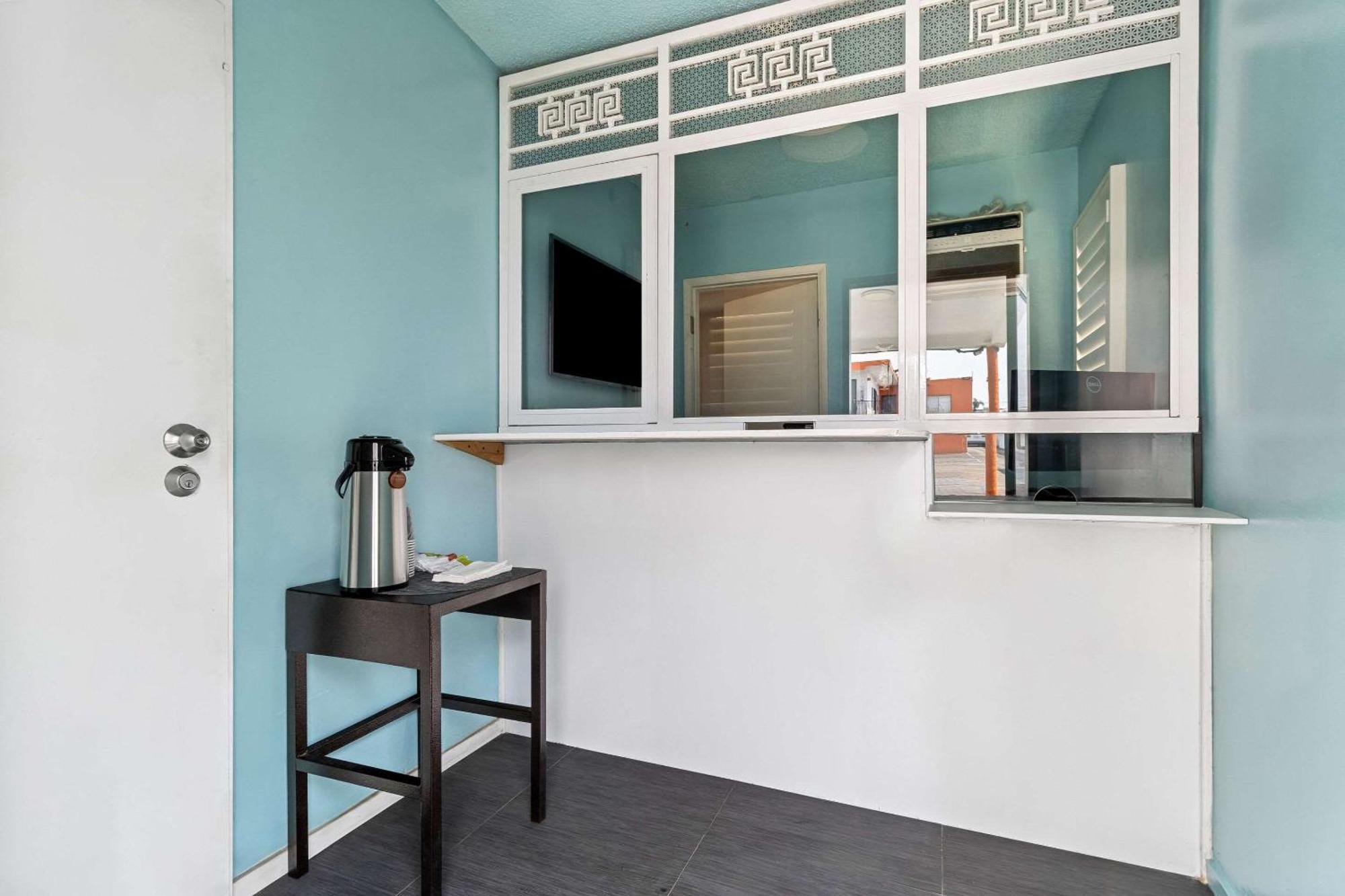 Rodeway Inn & Suites North Hollywood Burbank Airport - Universal Area Los Angeles Ngoại thất bức ảnh