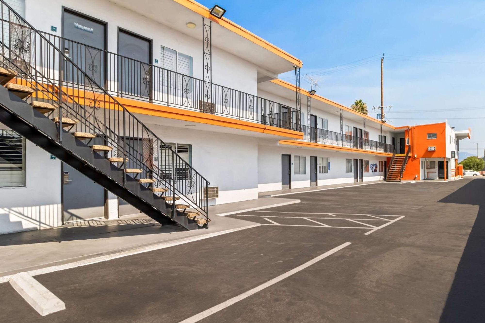 Rodeway Inn & Suites North Hollywood Burbank Airport - Universal Area Los Angeles Ngoại thất bức ảnh