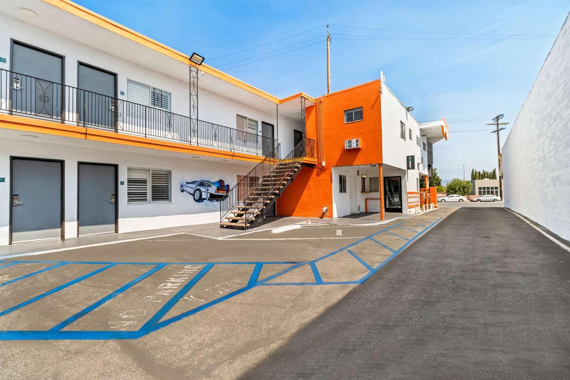 Rodeway Inn & Suites North Hollywood Burbank Airport - Universal Area Los Angeles Ngoại thất bức ảnh
